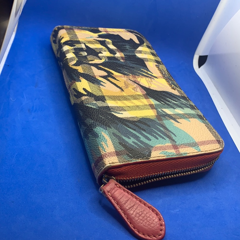 BURBERRY Peony Rose Printed‎ Haymarket Check Coated Canvas Zip around zippy - Picture 4 of 13